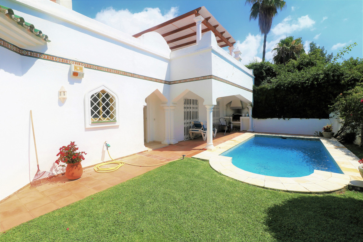 Qlistings - Fantastic House Villa in Marbella, Costa del Sol Property Thumbnail